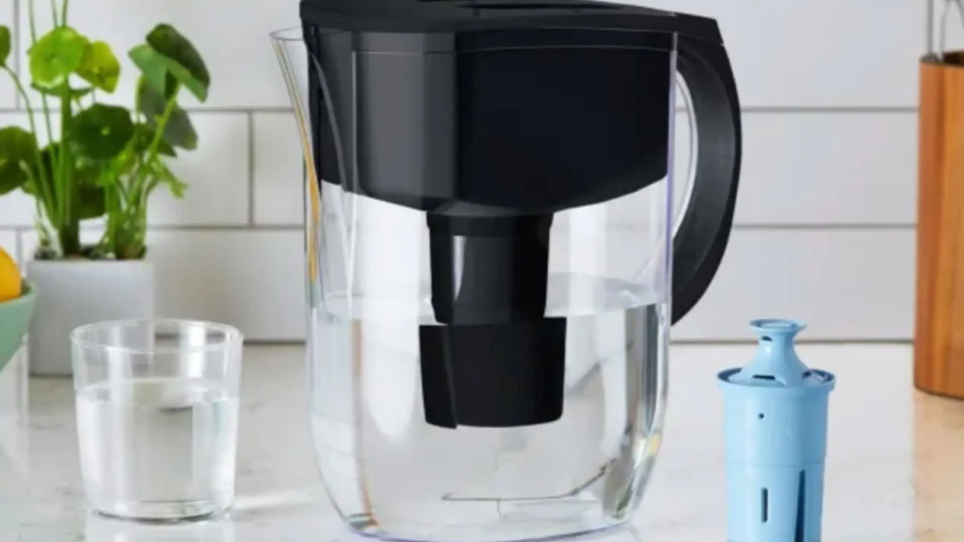 Water Pitcher Filters for Reducing Fluoride